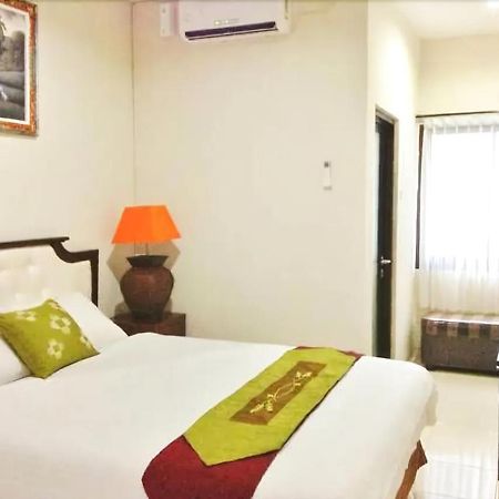 Tuban Torres Accommodation Kuta Lombok Exteriör bild